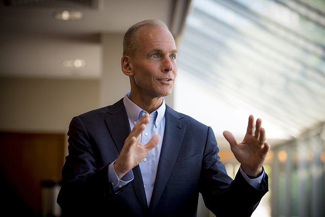 dennis-muilenburg.jpg