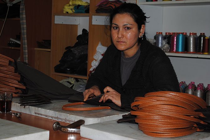 deri-urunleri-saticisi-003.jpg