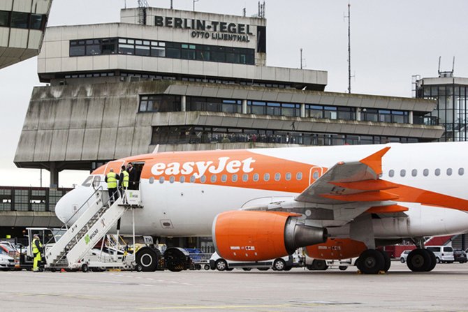 easyjet,-.jpg