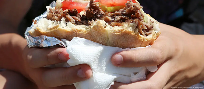 ekmek-arasi-doner,-almanya-001.jpg