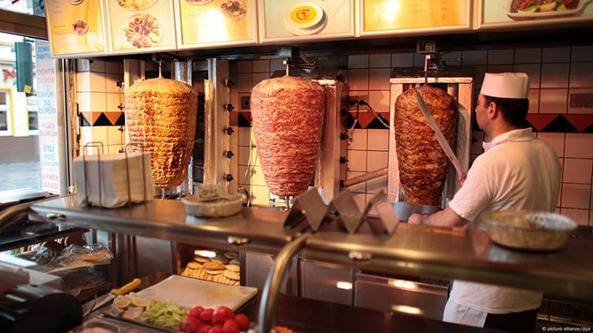 ekmek-arasi-doner,-almanya.jpg