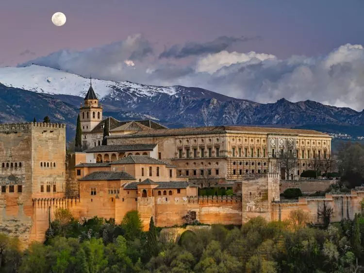 el-hamra-sarayi-|-ispanya.jpg
