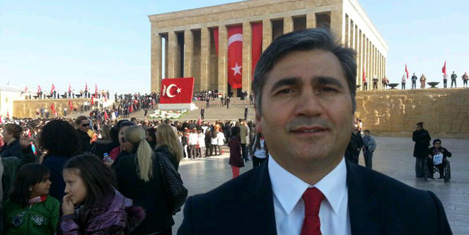 emin-vedat-anitkabir2a.jpg emin-vedat-anitkabir2a.jpg