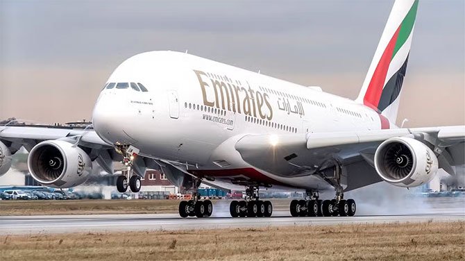 emirates,-qantas.-002.jpg