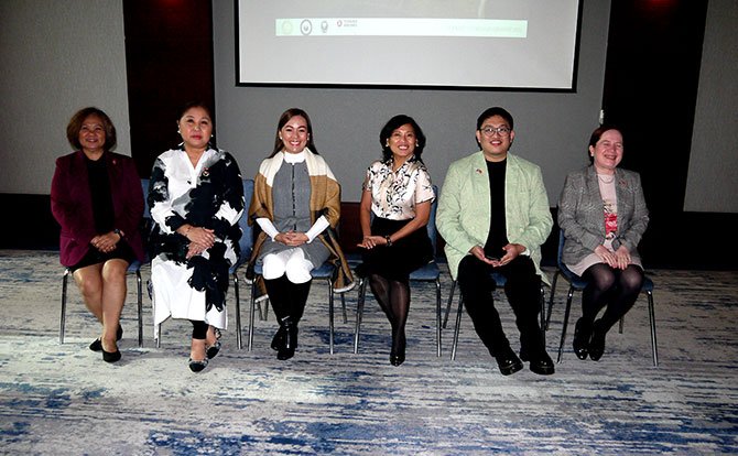 filipinler’in-turkiye-buyukelcisi-maria-elena-algabre-001.jpg