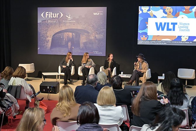 fitur,-women-leading-tourism,-wlt-001.jpg