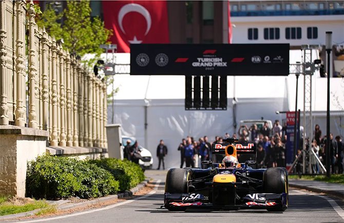 formula-1-turkiyeye-geri-dondu-5-yillik-imza-atildi.jpg