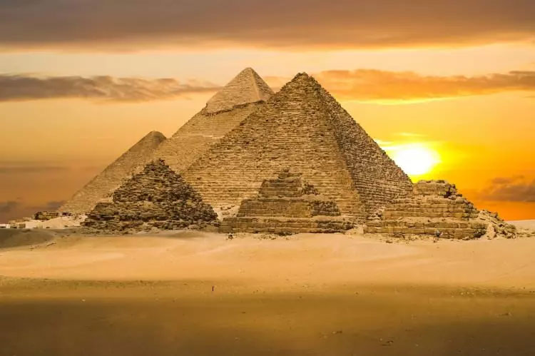 giza-piramitleri-|-misir.jpg