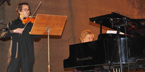 gumusluk-muzik-6.jpg gumusluk-muzik-6.jpg