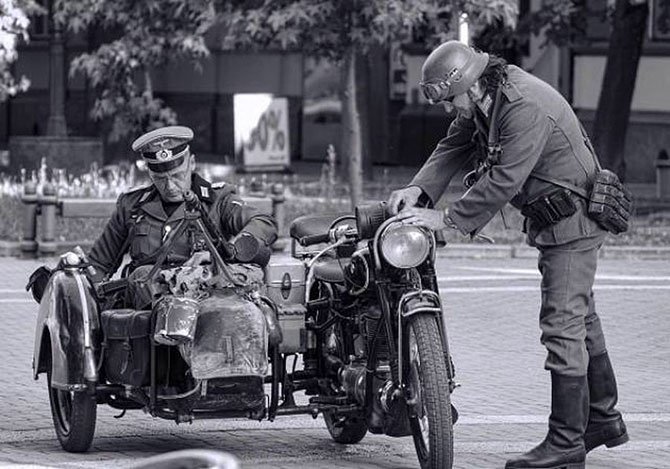 hitler’in-motosikletini-.jpg