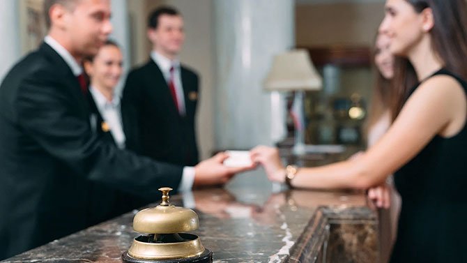 ingiliz-uzman,-otel.jpg