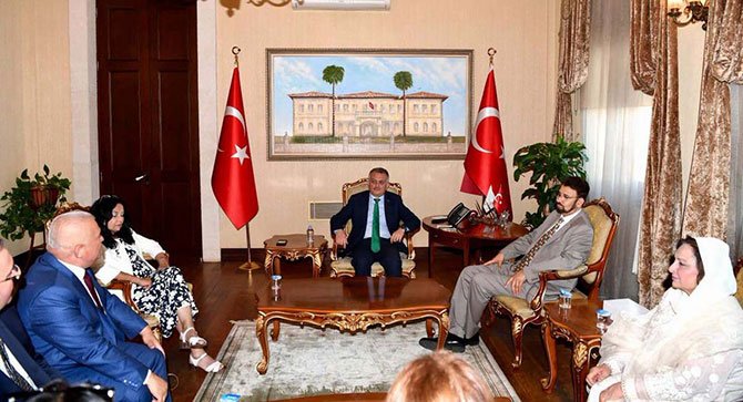 ingiltere-bury-belediye-baskani-shaheena-haroon-001.jpg