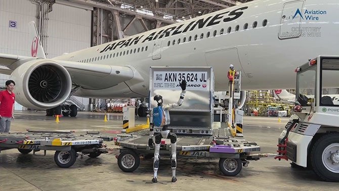 japan-airlines,-robot.jpg