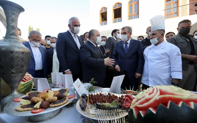 kultur-ve-turizm-bakani-mehmet-nuri-ersoy,-005.jpg