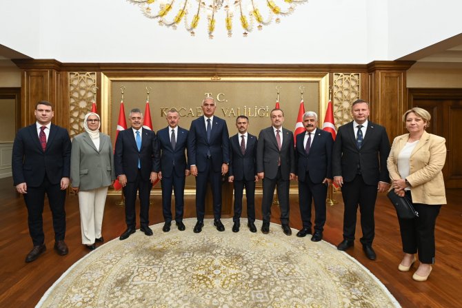 kultur-ve-turizm-bakani-mehmet-nuri-ersoy,-kocaeli.jpg