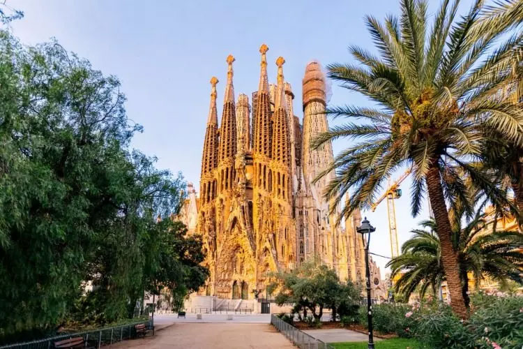 la-sagrada-familia-|-ispanya.jpg