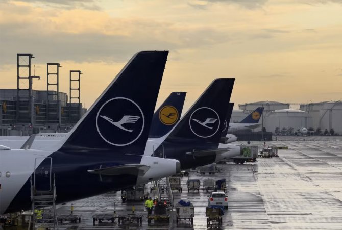 lufthansa,-boeing-737-max-10--001.png