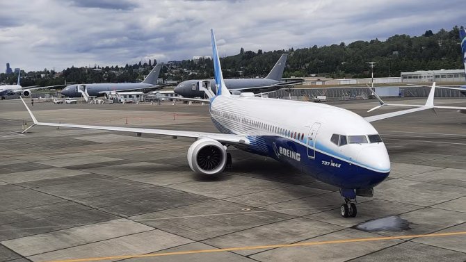 lufthansa,-boeing-737-max-10--002.png
