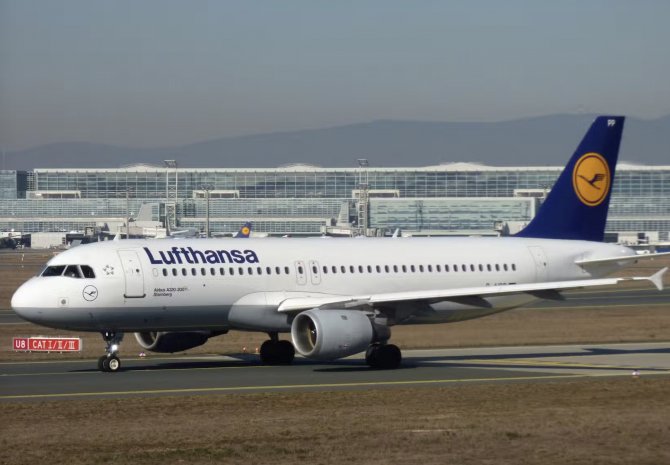 lufthansa,-boeing-737-max-10-.png