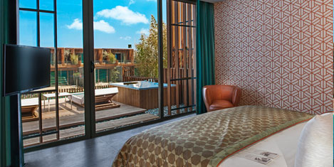 max-royal-2.jpg max-royal-2.jpg