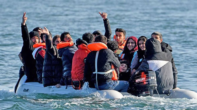 migrant-channel-by-boat.jpg
