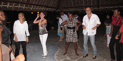 mombasa-eglence2.20110503123427.jpg