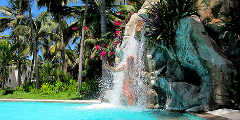 mombasa-otel-havuz1.jpg