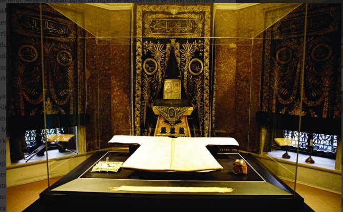 mukaddes-emanetler,-hirka-i-serif.png