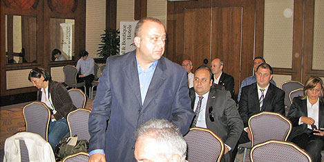 ozbi-genel-kurul-13.jpg ozbi-genel-kurul-13.jpg