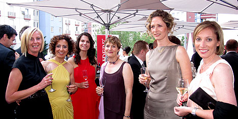 radissonasia-acilis-yabanci-hanimlar.jpg