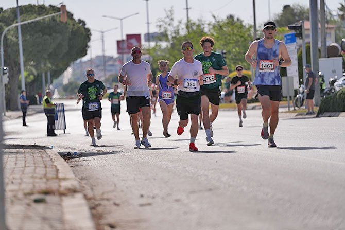 salomon-cesme-yari-maratonu-.jpg