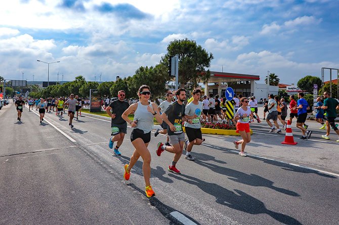 salomon-cesme-yari-maratonu-007.jpg
