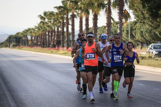 salomon-cesme-yari-maratonu.jpg