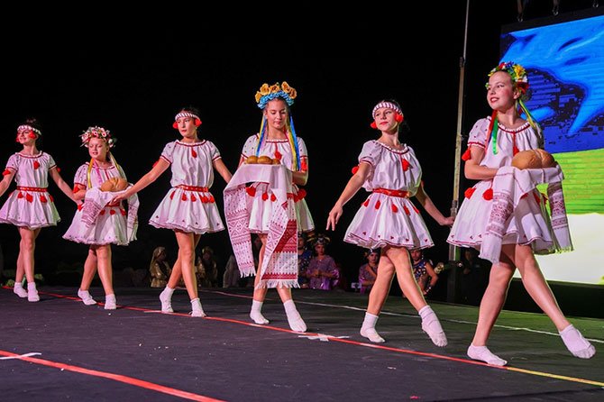 side-9.-halk-danslari-festivali-001.jpg