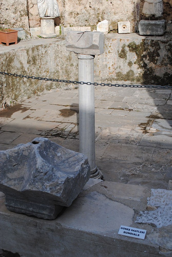 side-muzesinde-roma-gunes-saati.jpg