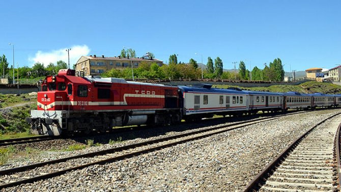 tahran-van-yolcu-treni-.jpg