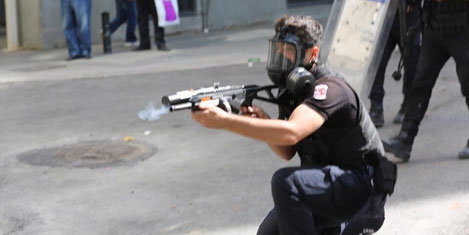 taksim-gezi-parki-direnis-7.jpg taksim-gezi-parki-direnis-7.jpg