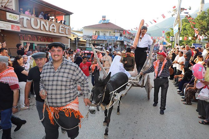 tarihi-elmali-yagli-pehlivan-guresleri,-001.jpg
