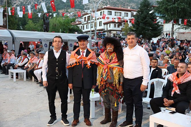 tarihi-elmali-yagli-pehlivan-guresleri,-003.jpg