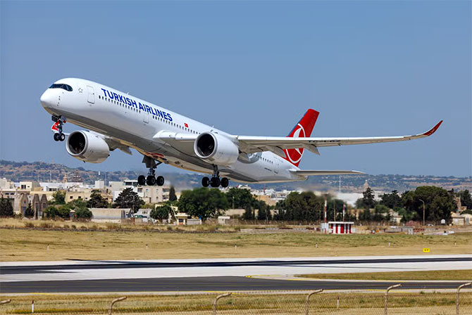 thy,--newark,-istanbul-001.jpg