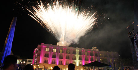 tom-jones-rocks-girne-7.jpg tom-jones-rocks-girne-7.jpg