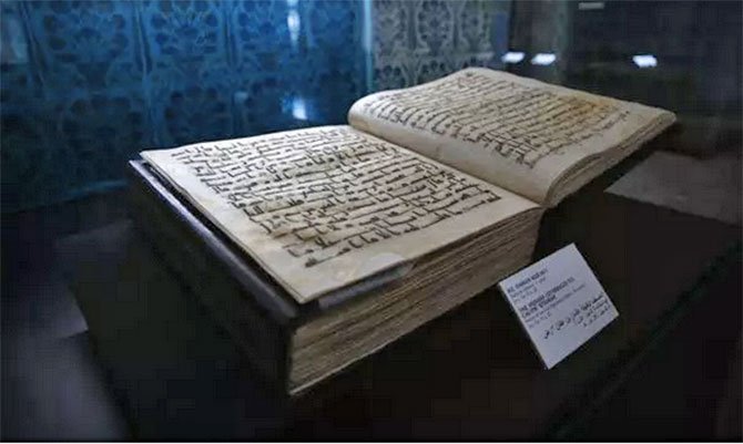topkapi-sarayi,-mukaddes-emanetler-005.jpg