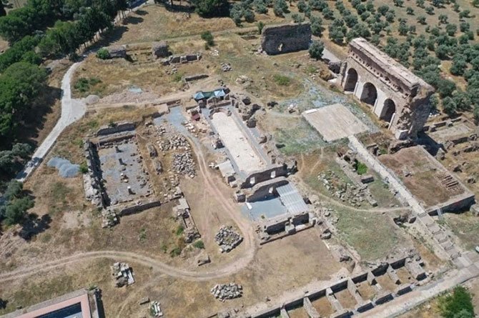 tralleis-antik-kenti-001.jpg