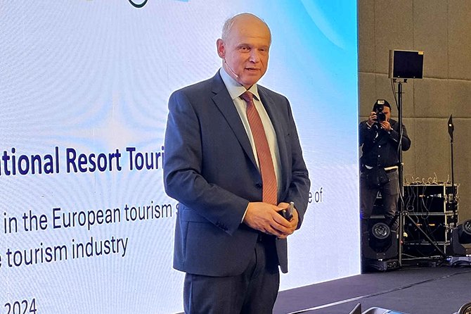 tui-group-ceo,-sebastian-ebel,.jpg