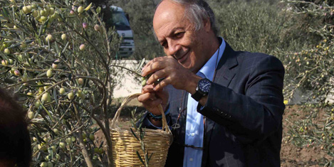 tuncay-ozilhan2.jpg tuncay-ozilhan2.jpg