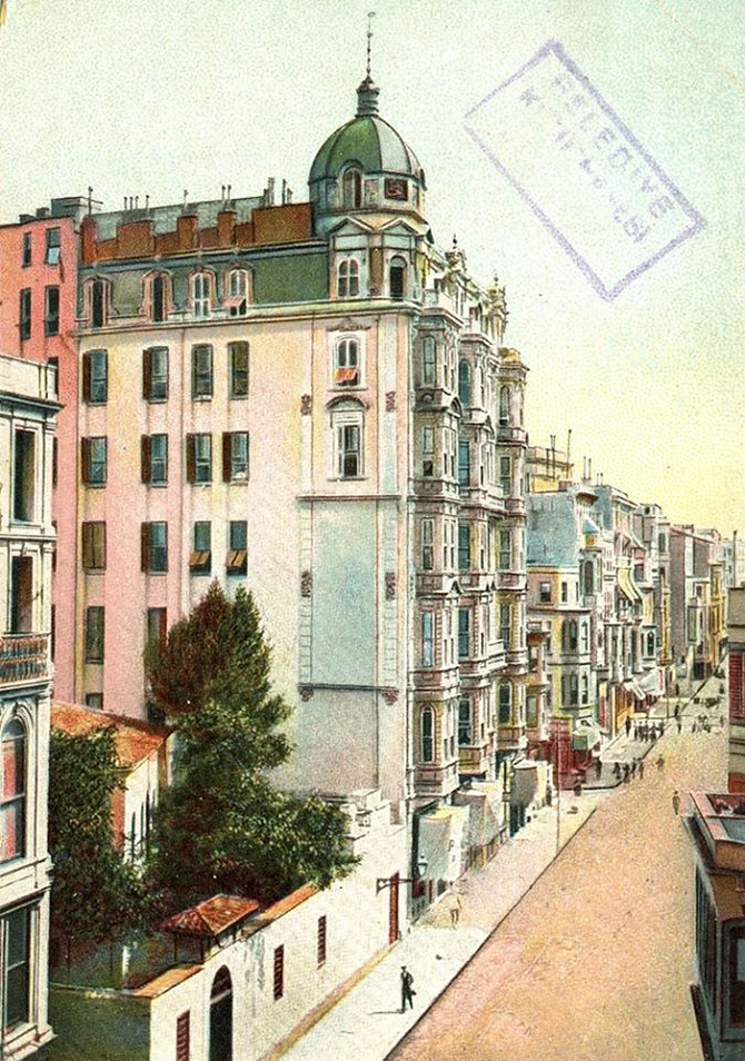 turan-akinci-yeni-kitabi-osmanlida-beyoglu-(1831--1923)-001.jpg