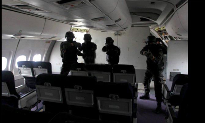ucakta-harekat-polisi.jpg