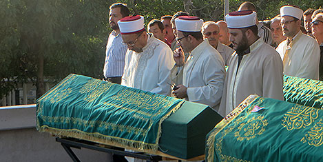 uckardesler-cenaze2.jpg uckardesler-cenaze2.jpg