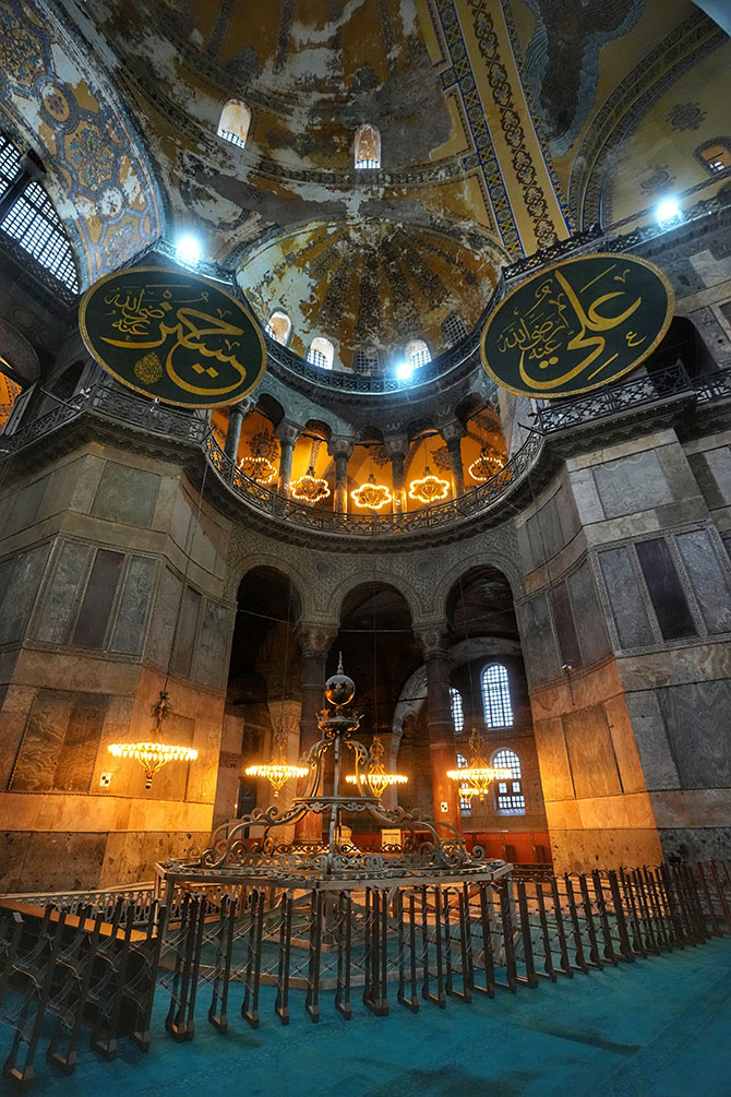 ultur-ve-turizm-bakani-mehmet-nuri-ersoy.-ayasofya-009.jpg