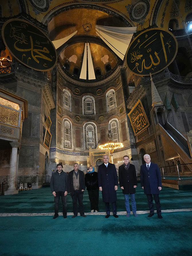 ultur-ve-turizm-bakani-mehmet-nuri-ersoy.-ayasofya-010.jpg